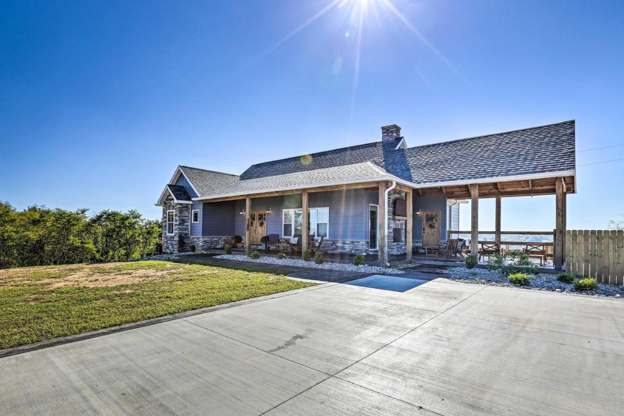 Chic Williamstown Retreat With Pool And Hot Tub!别墅 外观 照片
