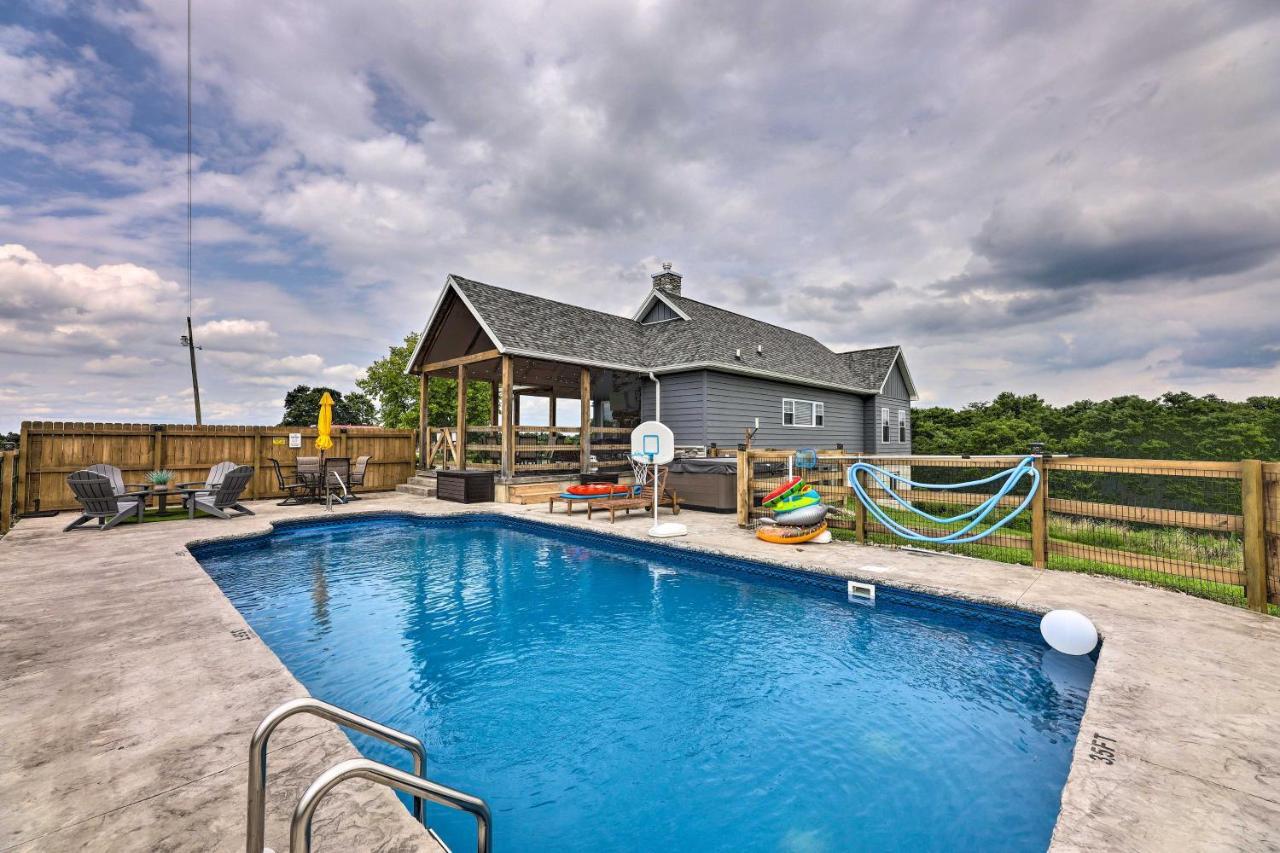 Chic Williamstown Retreat With Pool And Hot Tub!别墅 外观 照片