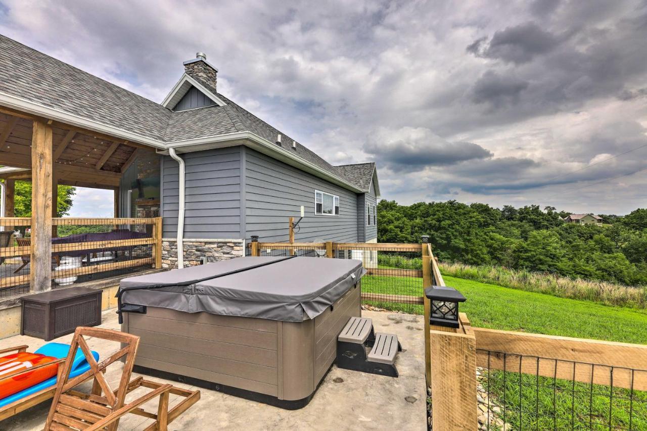 Chic Williamstown Retreat With Pool And Hot Tub!别墅 外观 照片