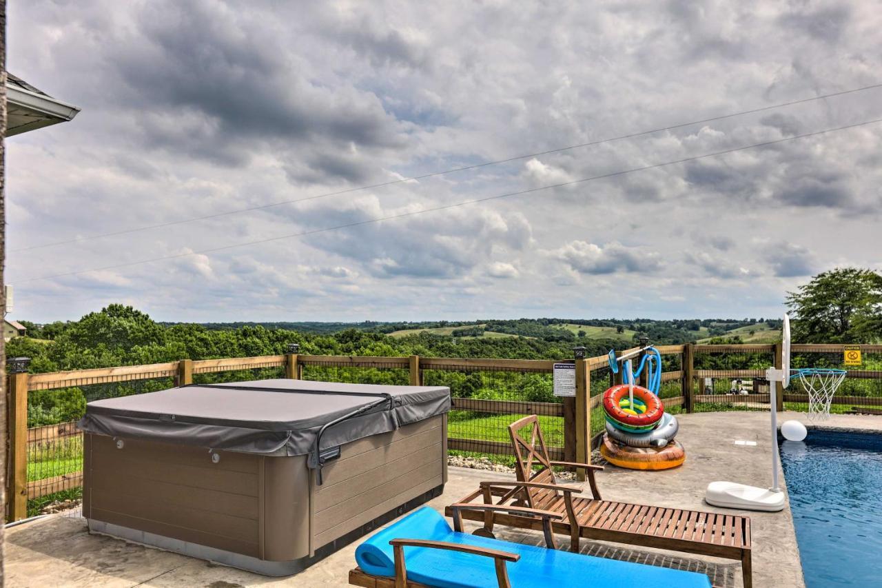 Chic Williamstown Retreat With Pool And Hot Tub!别墅 外观 照片