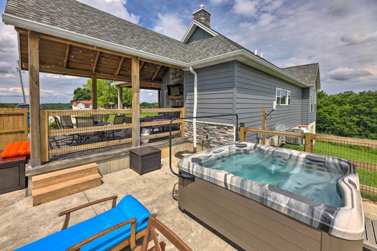 Chic Williamstown Retreat With Pool And Hot Tub!别墅 外观 照片