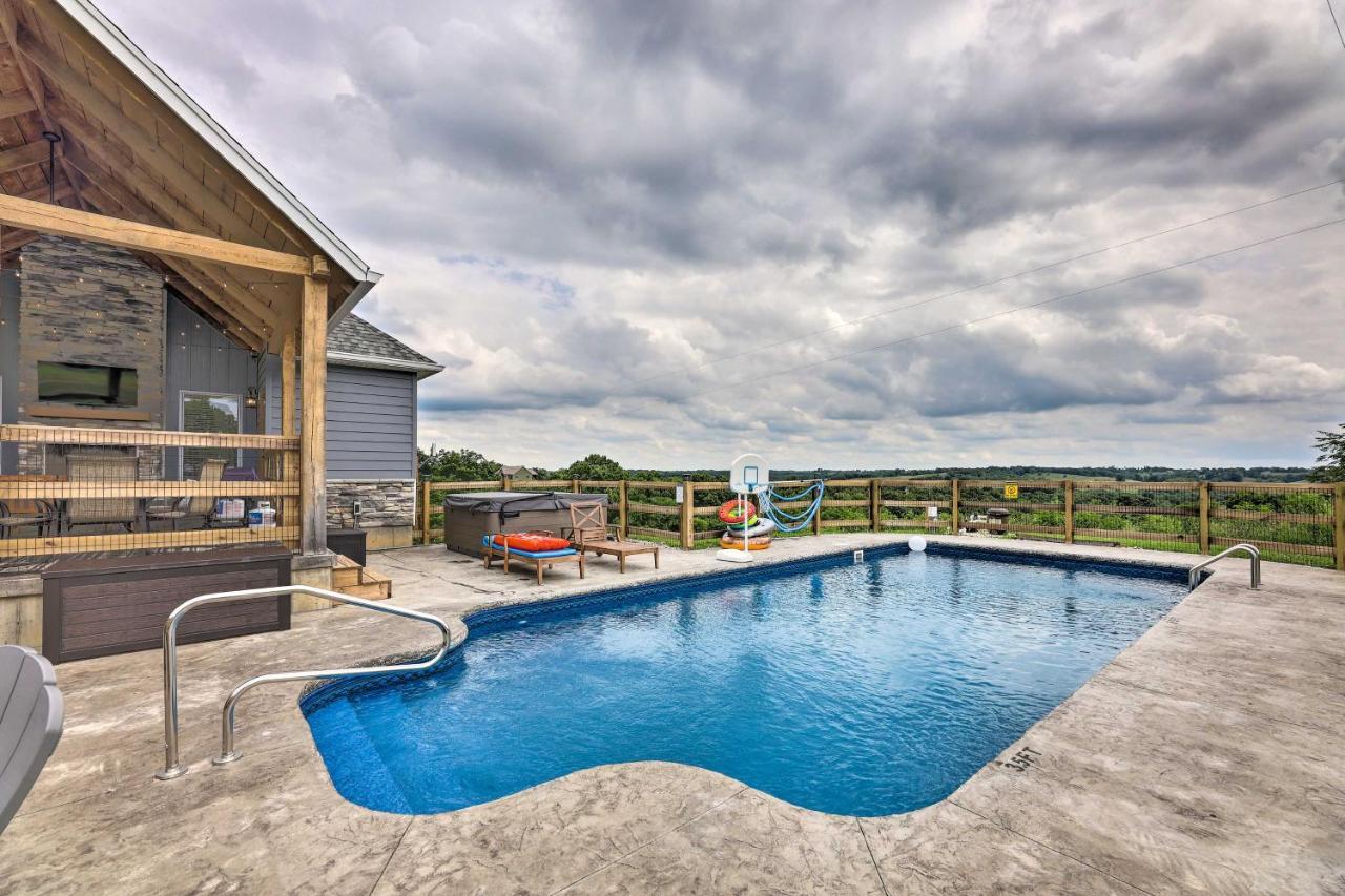 Chic Williamstown Retreat With Pool And Hot Tub!别墅 外观 照片