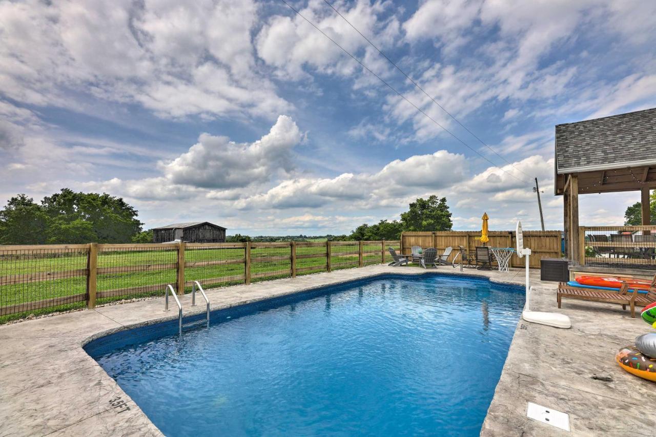 Chic Williamstown Retreat With Pool And Hot Tub!别墅 外观 照片