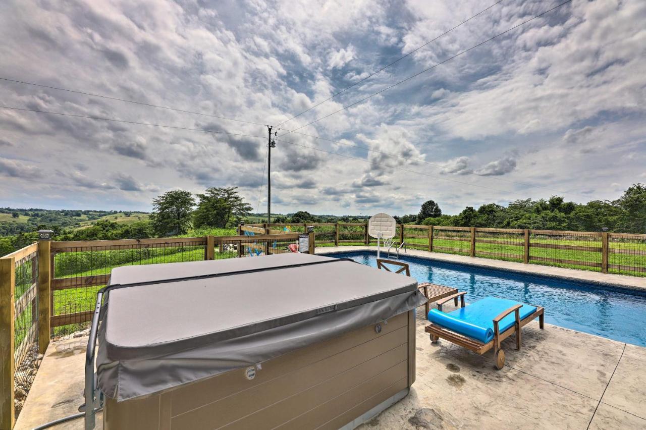 Chic Williamstown Retreat With Pool And Hot Tub!别墅 外观 照片